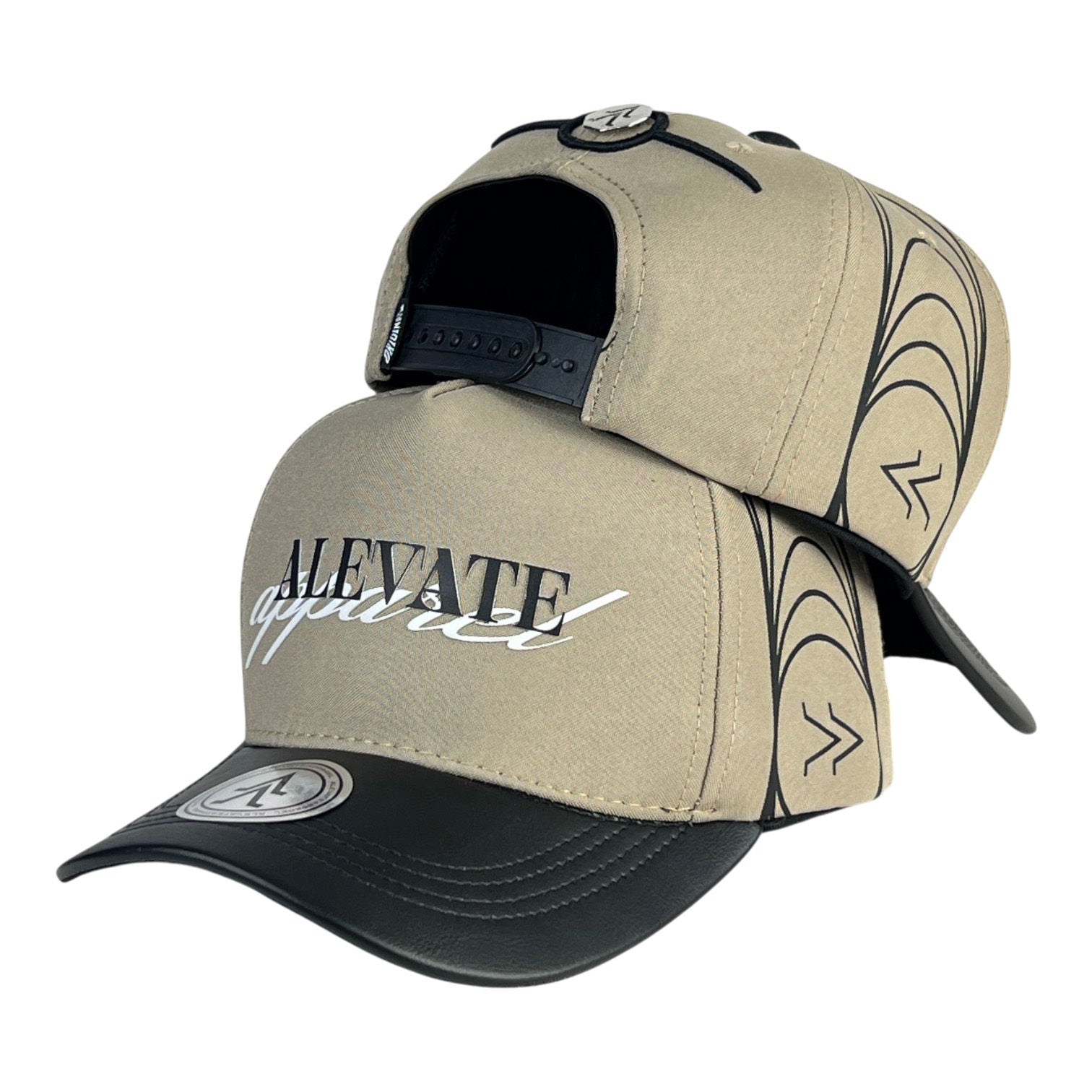 Gorra Alevate Beige en Cuero con Visera Negra y Bordado en Relieve.