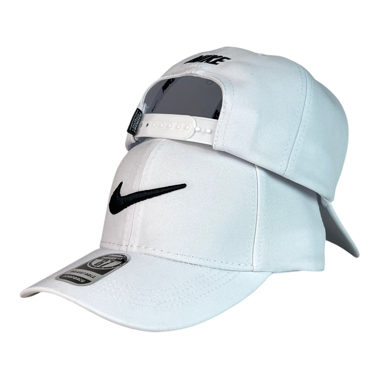 Gorra Nike Blanca con Bordado en Relieve y Cierre Snapback.