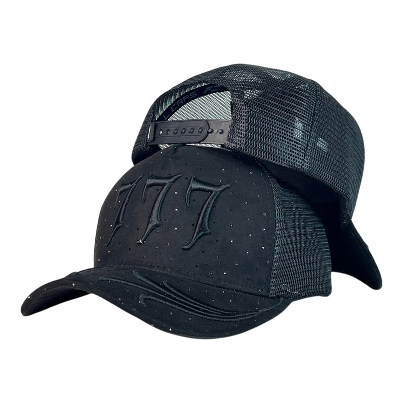 Gorra Full Caps Negra en Gamuza con Bordado en Relieve y Malla Negra.