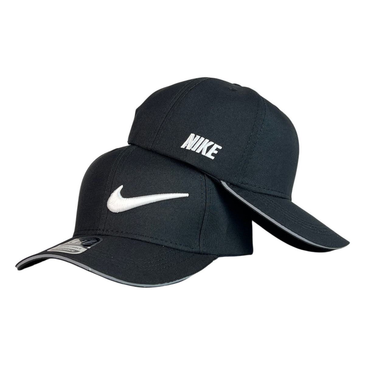 Gorra Nike Negra con Bordado en Relieve y Visera Gris.