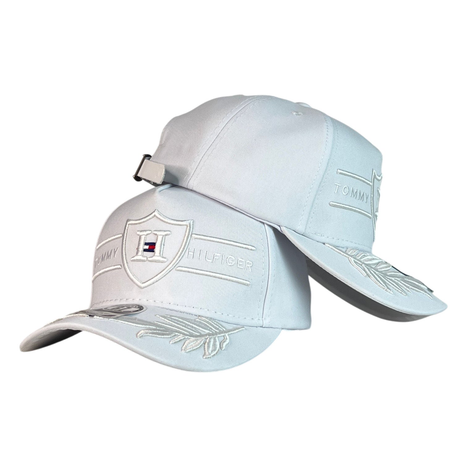 Gorra Tommy Blanca con Bordado en Relieve y Visera Bordada.