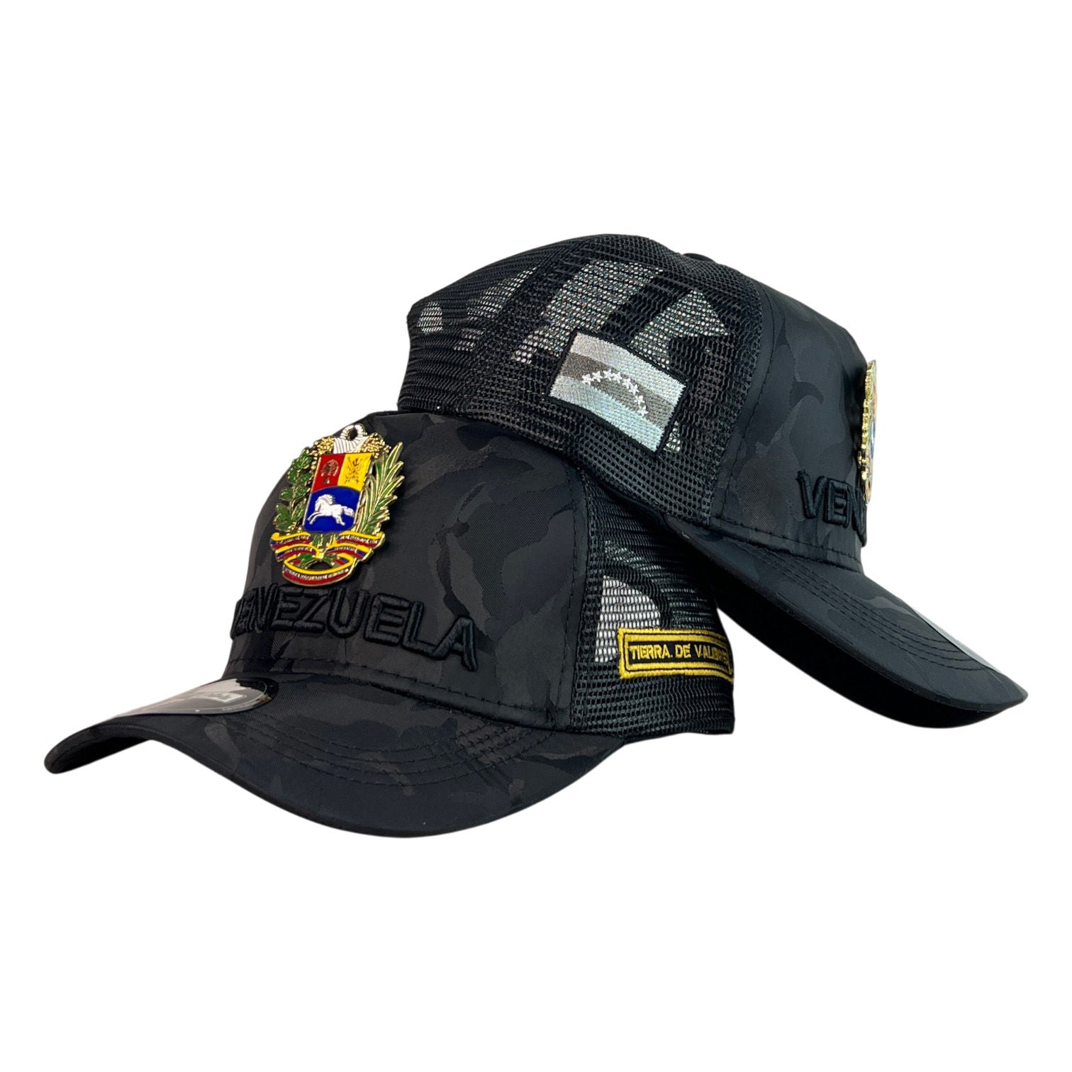 Gorra Venezuela Negra con Malla Negra y Escudo en Relieve.