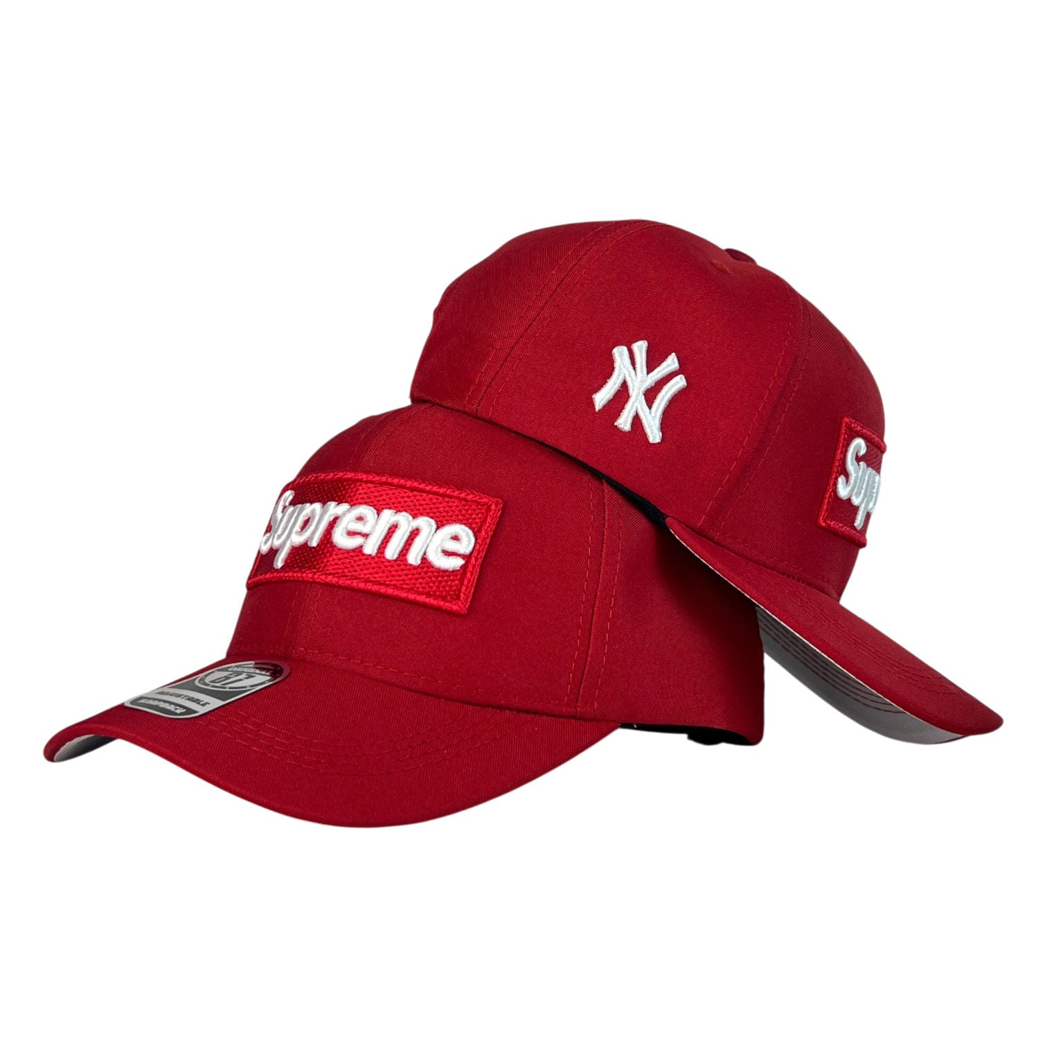 Gorra Supreme Roja con Bordado en Relieve y Parche Frontal.