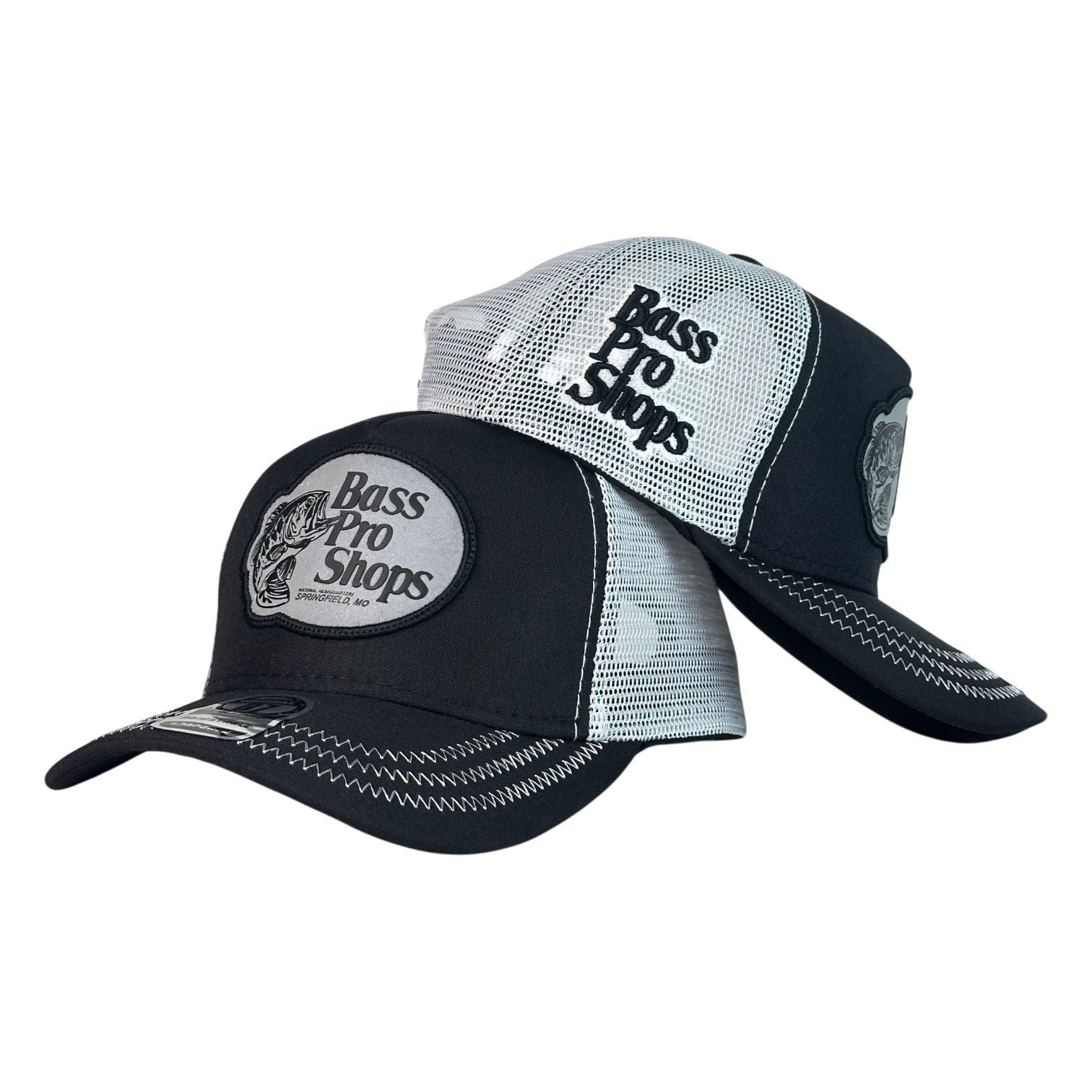 Gorra Bass Pro Shop Negra con Malla Blanca y Bordado en Relieve.