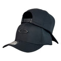 Gorra Oakley Negra con Logo en Relieve y Cierre Snapback.