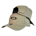 Gorra Oakley Beige con Logo Elíptico y Cierre Snapback.