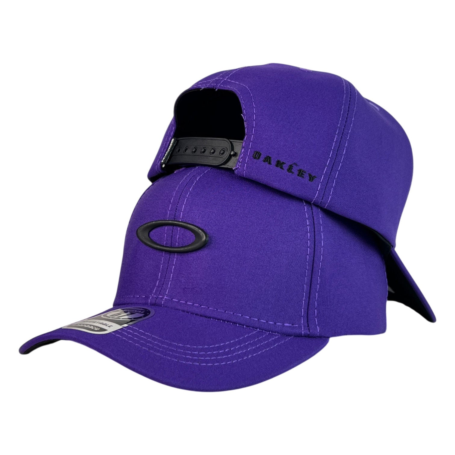 Gorra Oakley Morada con Logo en Relieve y Cierre Ajustable.