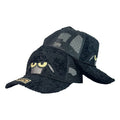 Gorra Full Caps Negra con Bordado de Oveja y Malla Negra.