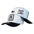 Gorra Full Caps Blanca con Bordado de Oveja y Bordado de Frase.