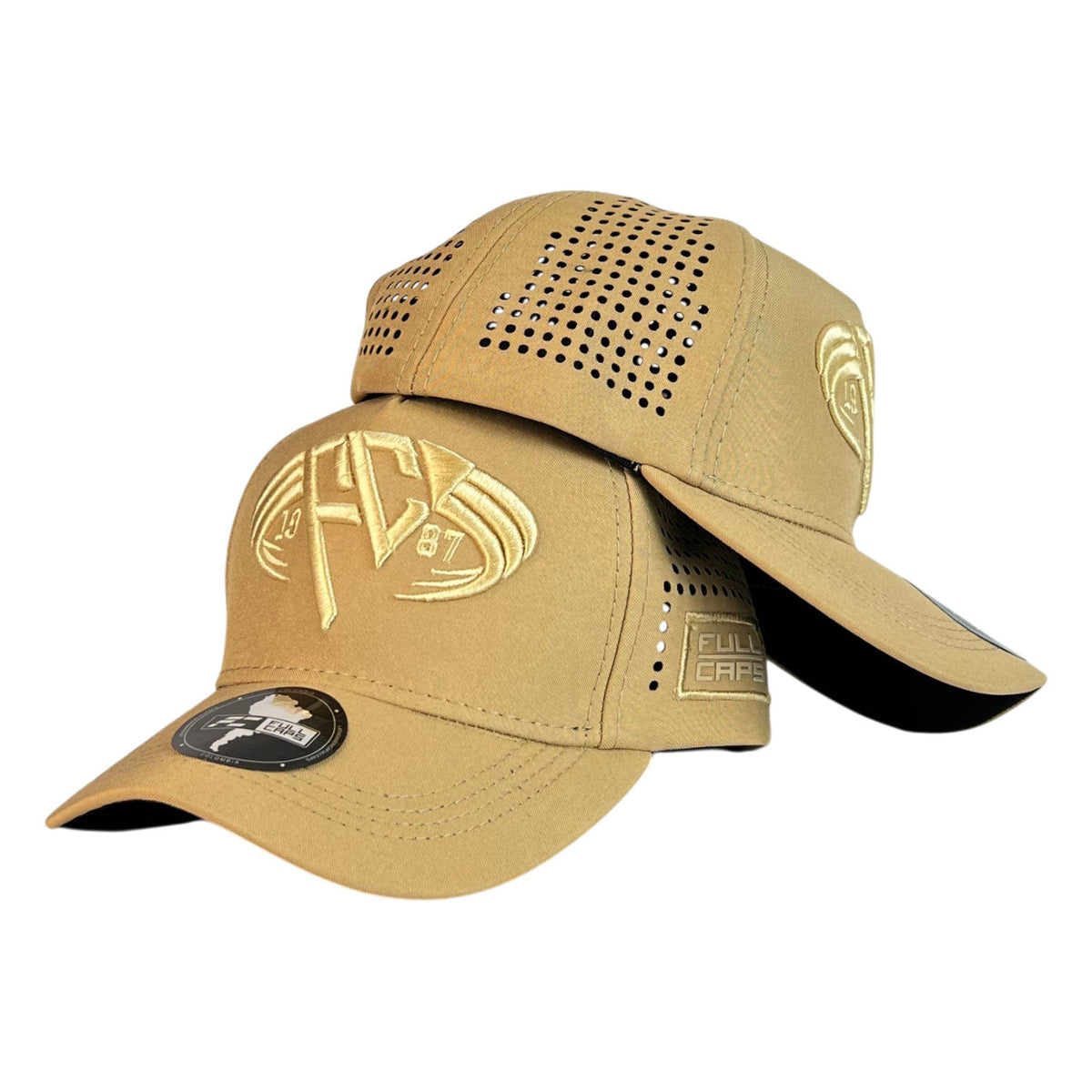 Gorra Full Caps Beige con paneles perforados y bordado en relieve.