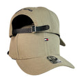 Gorra Tommy Beige en Cuero con Cierre de Cuero y Bordado de Alta Densidad.