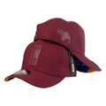 Gorra Venezuela Vinotinto con Estampado en Relieve y Detalle de Bandera en Visera.