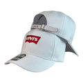 Gorra Levis Blanca con Bordado en Relieve y Cierre de Cuero.