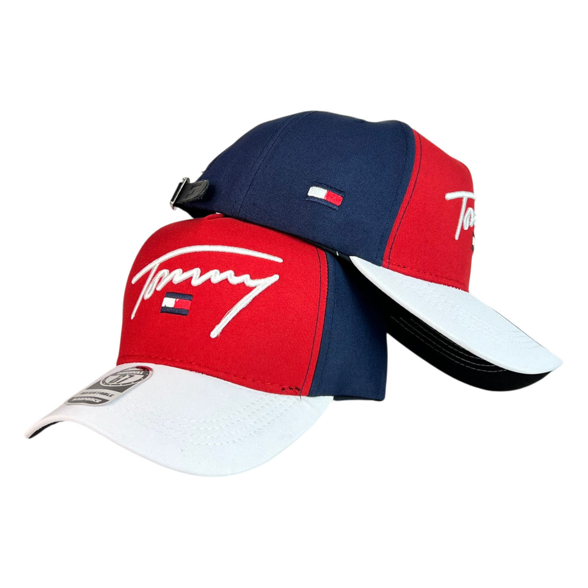 Gorra Tommy Tricolor con Bordado en Relieve y Visera Blanca.