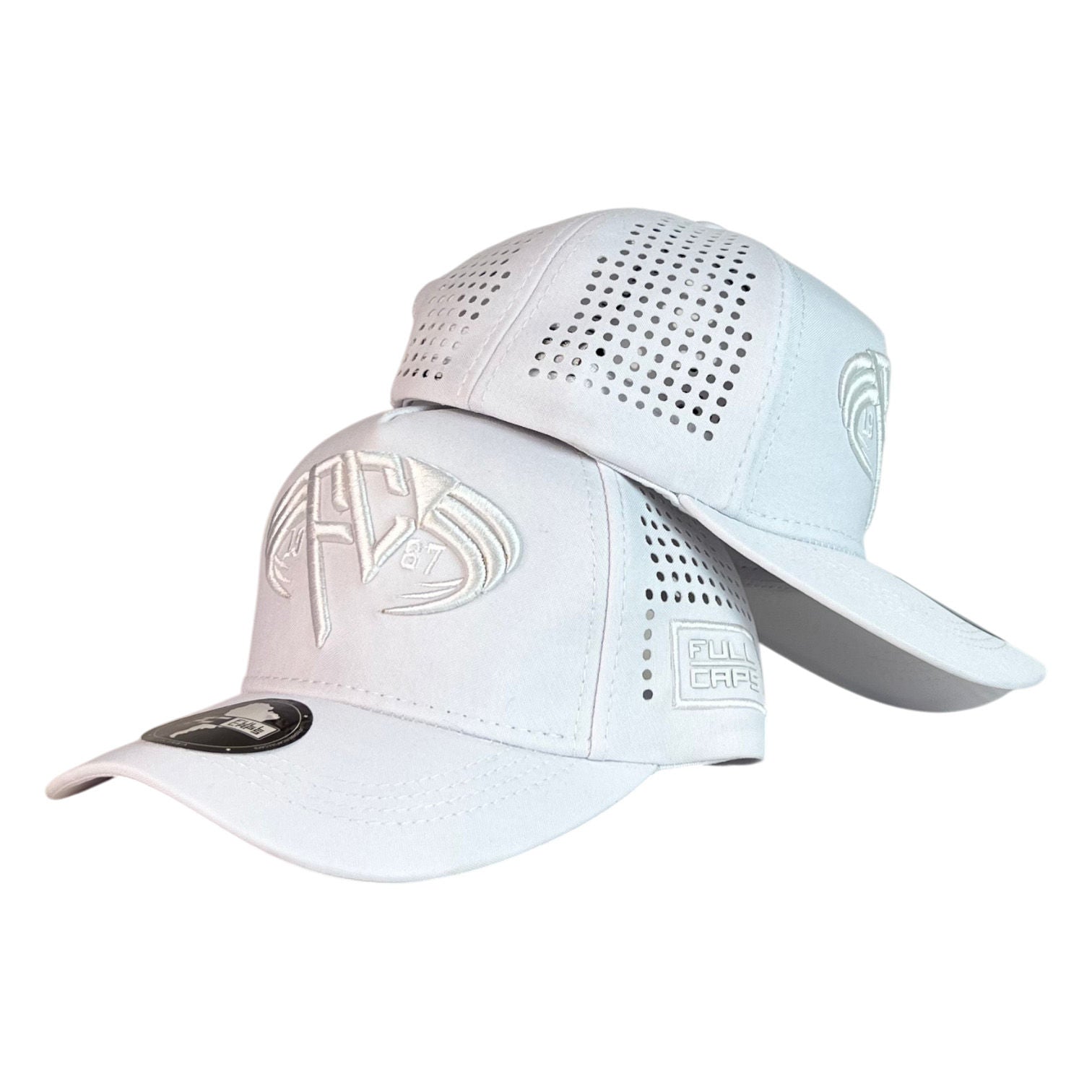 Gorra Full Caps Blanca con Bordado en Relieve y Paneles Perforados.