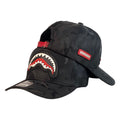 Gorra Sprayground Camo con Bordado de Tiburón y Parche Lateral.