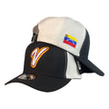 Gorra Venezuela Negra y Blanca con Bordado en Relieve y Parche de Bandera.