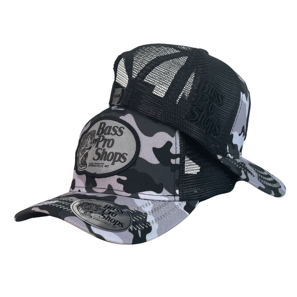 Gorra Bass Pro Shop Camo con Malla Negra y Bordado en Relieve.