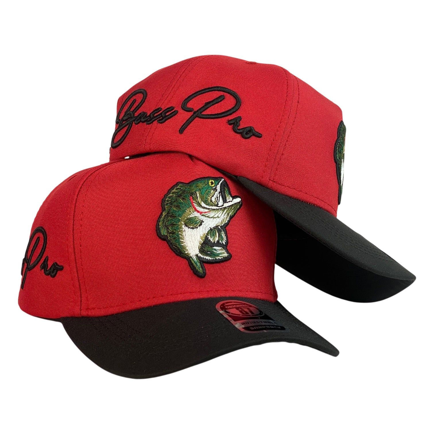 Gorra Bass Pro Shop Roja con Bordado de Pez y Visera Negra.