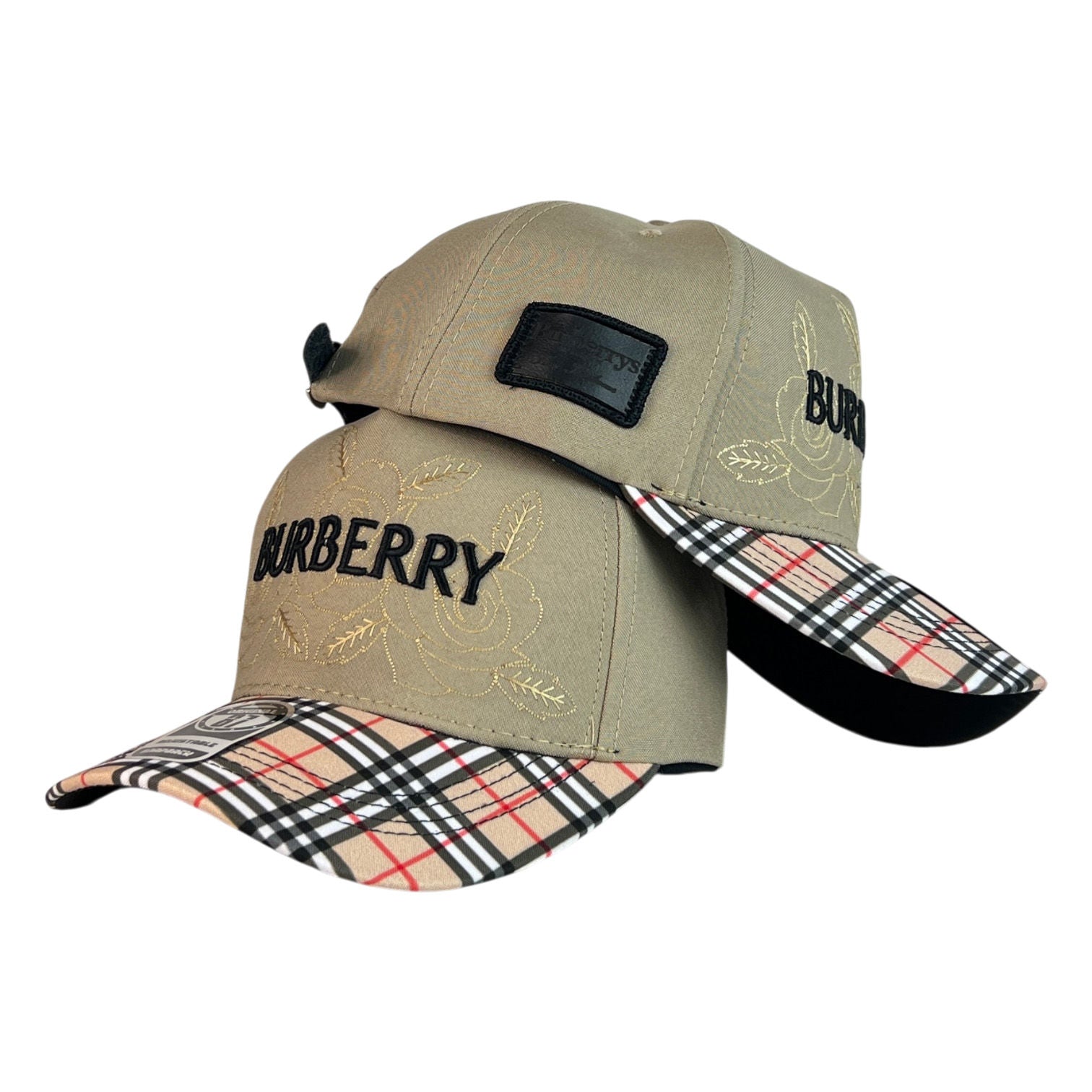 Gorra Burberry Beige con Bordado en Relieve y Visera a Cuadros.