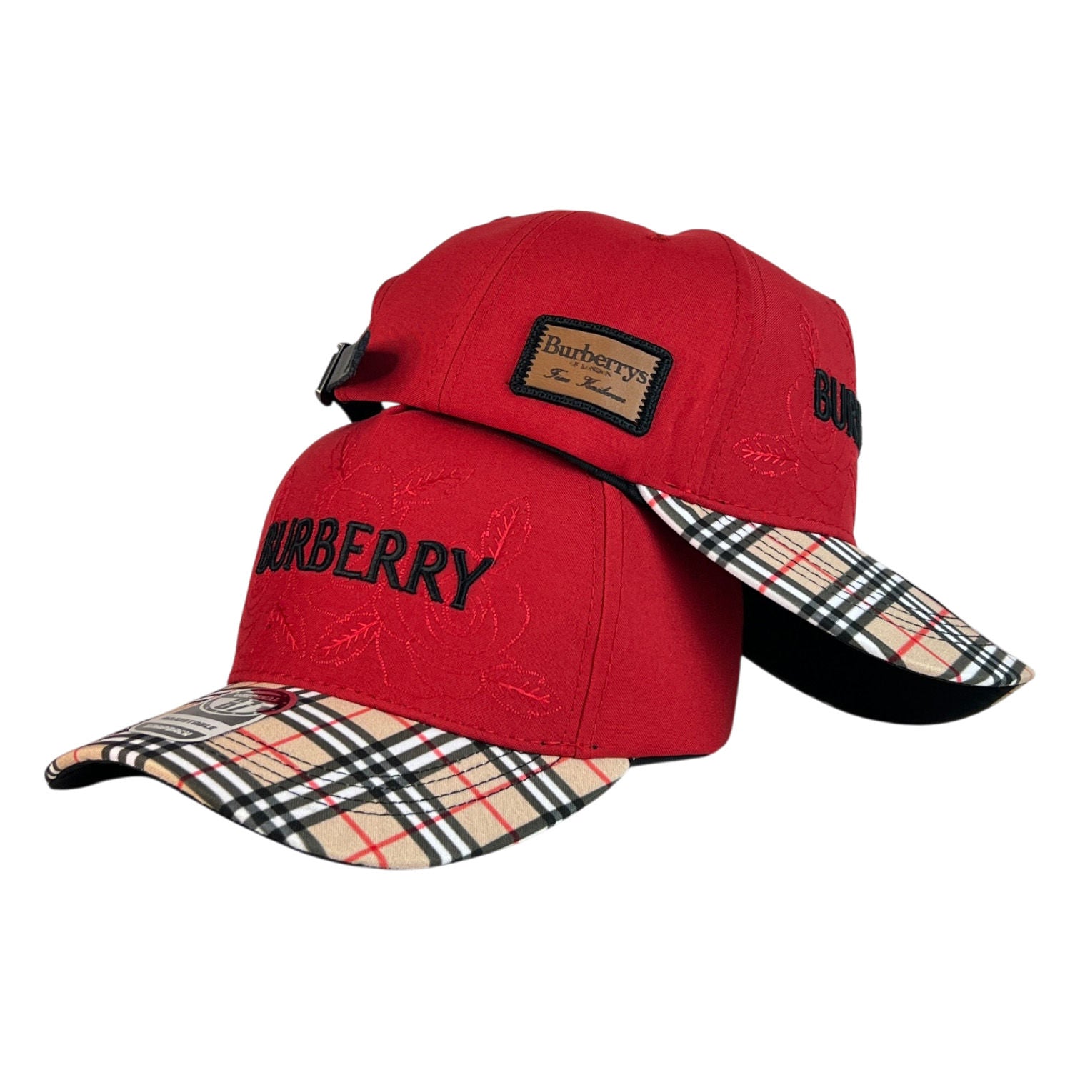 Gorra Burberry Roja con Bordado en Relieve y Visera a Cuadros.